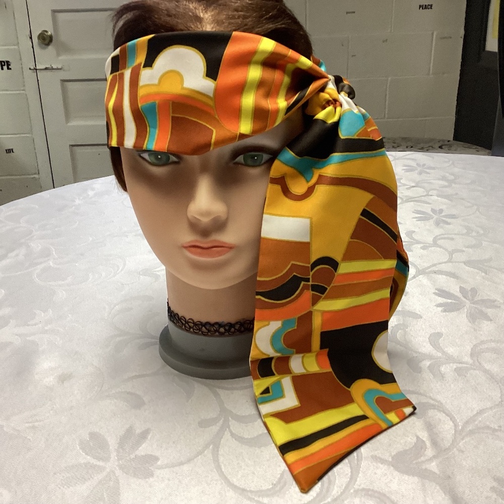CRAZY FUNKY RETRO SCARF MUST HAVE IF YOU LOVE VINTAGE 💗💗💗💗💗